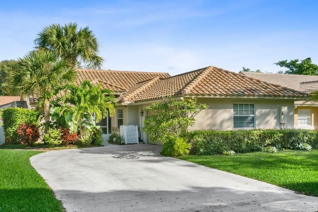 3713 S Lancewood Place Delray Beach FL 33445