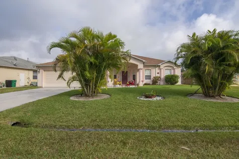 2392 SW Kent Circle Port St Lucie FL 34953
