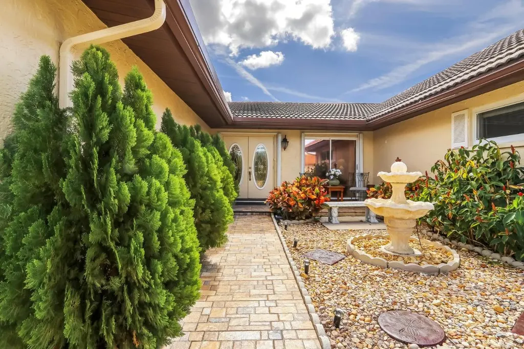 10300 Greentrail Drive N Boynton Beach FL 33436