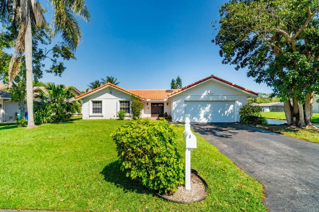 10933 NW 9th Manor Coral Springs FL 33071