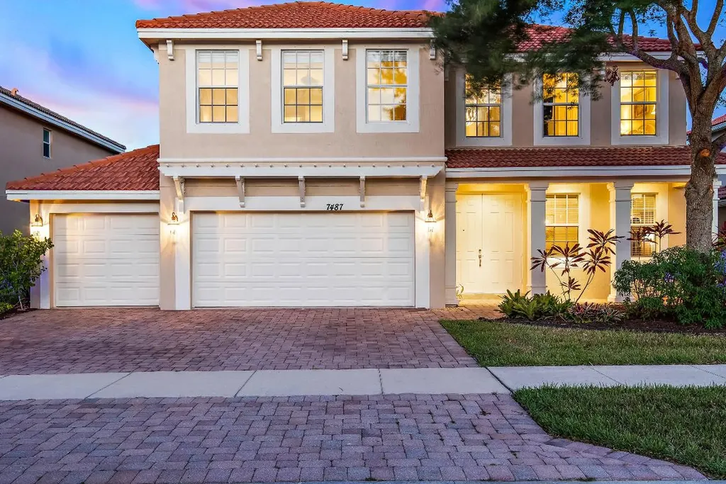 7487 SE Forest Oak Lane Hobe Sound FL 33455