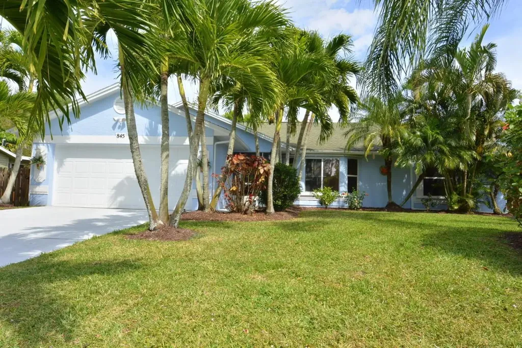 845 SE Sweetbay Avenue Port St Lucie FL 34983