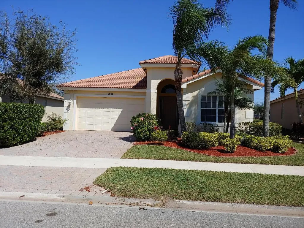 1696 SW Jamesport Drive Port St Lucie FL 34953