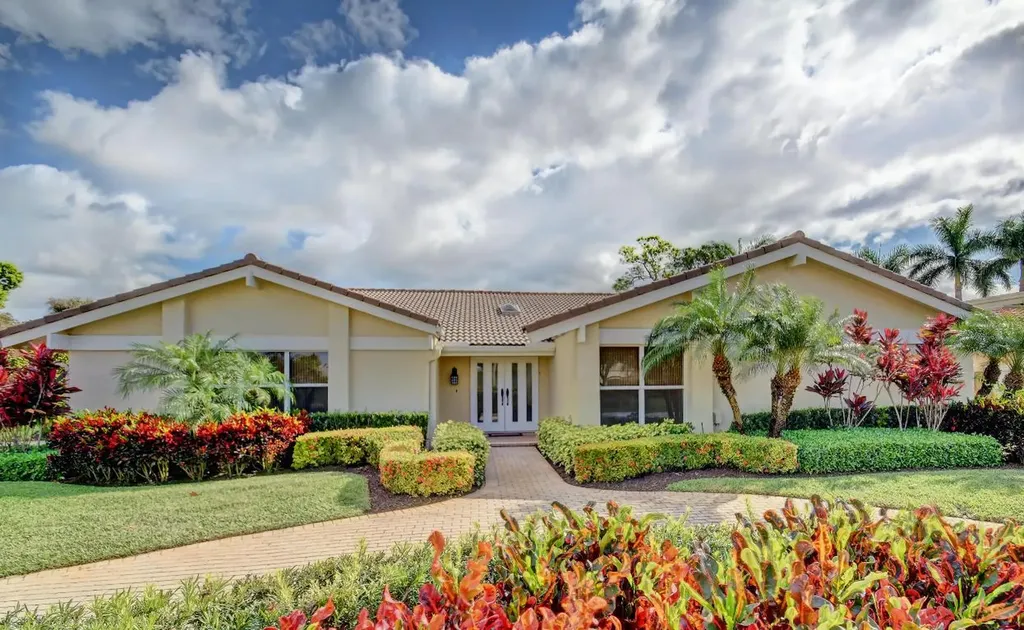 657 Lakewoode Circle E Delray Beach FL 33445