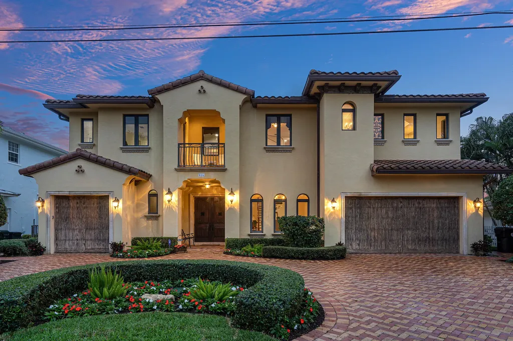816 NE Bay Cove Street Boca Raton FL 33487