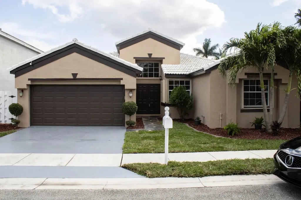 10362 SW 9th Lane Pembroke Pines FL 33025