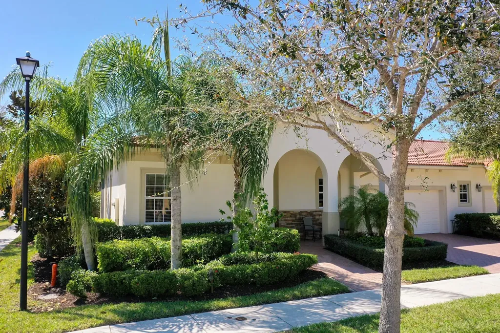 10011 SW Canossa Way Port St Lucie FL 34986