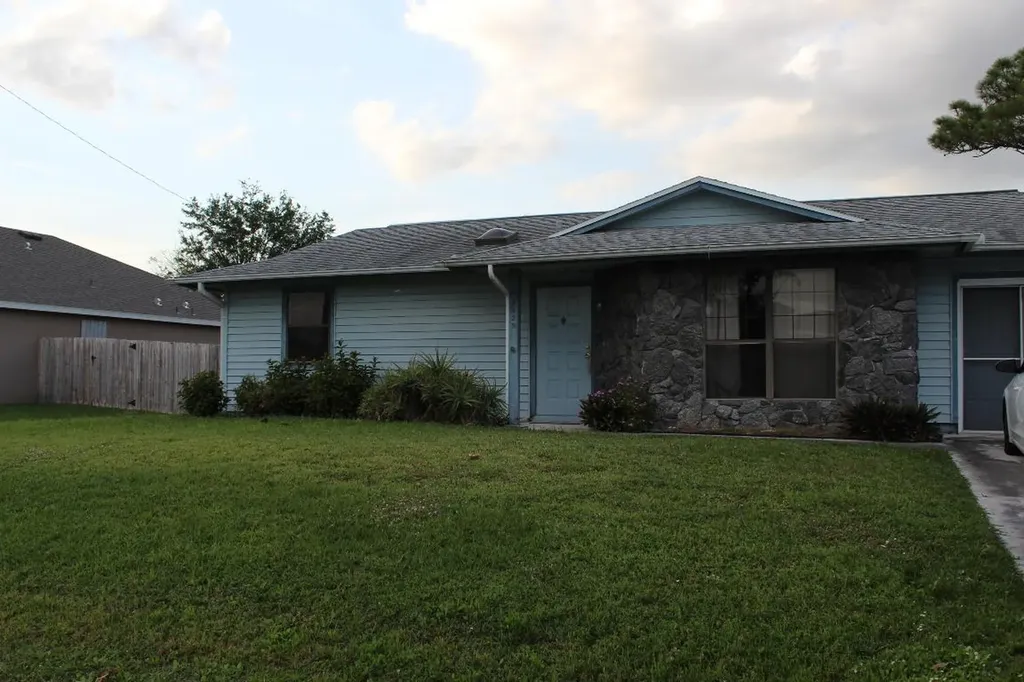 2429 SW Falcon Circle Port St Lucie FL 34953