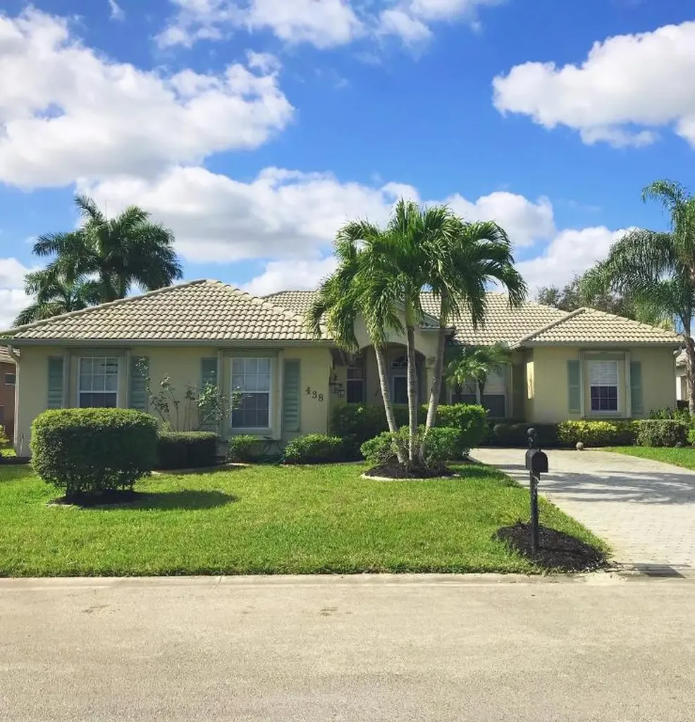 438 NW Canterbury Court Port St Lucie FL 34983