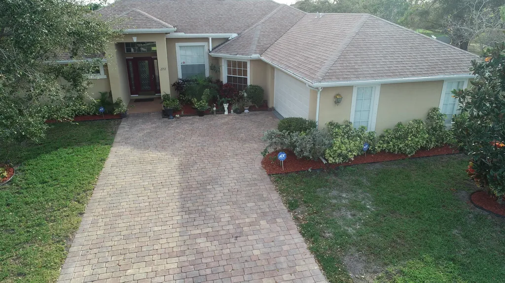 2353 SE Calcutta Circle Port St Lucie FL 34952