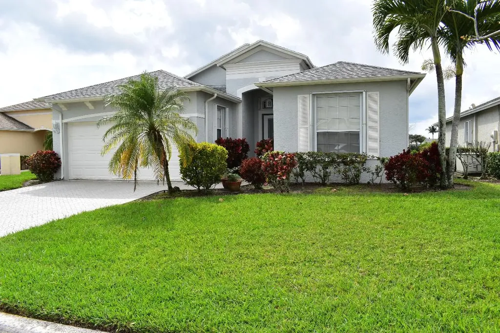 376 SW North Shore Boulevard Port St Lucie FL 34986