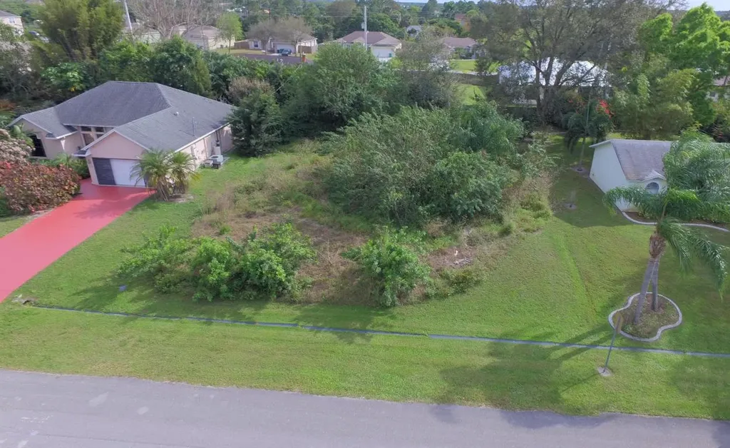666 SW Jaslo Avenue Port St Lucie FL 34953