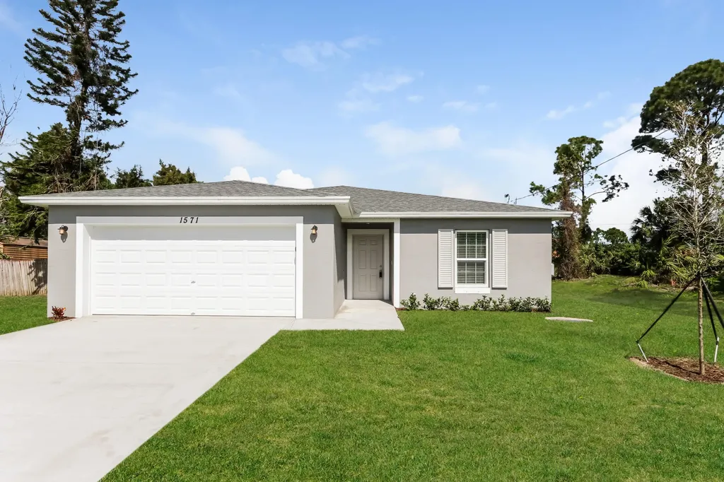 1571 SW Latshaw Avenue Port St Lucie FL 34953