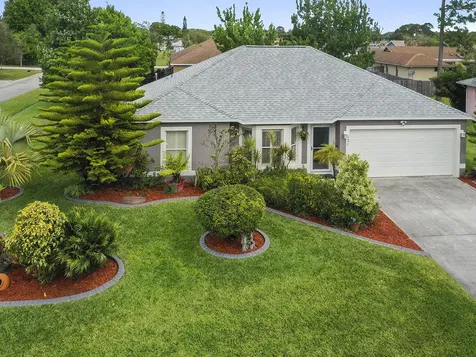 121 SE Dwight Avenue Port St Lucie FL 34983