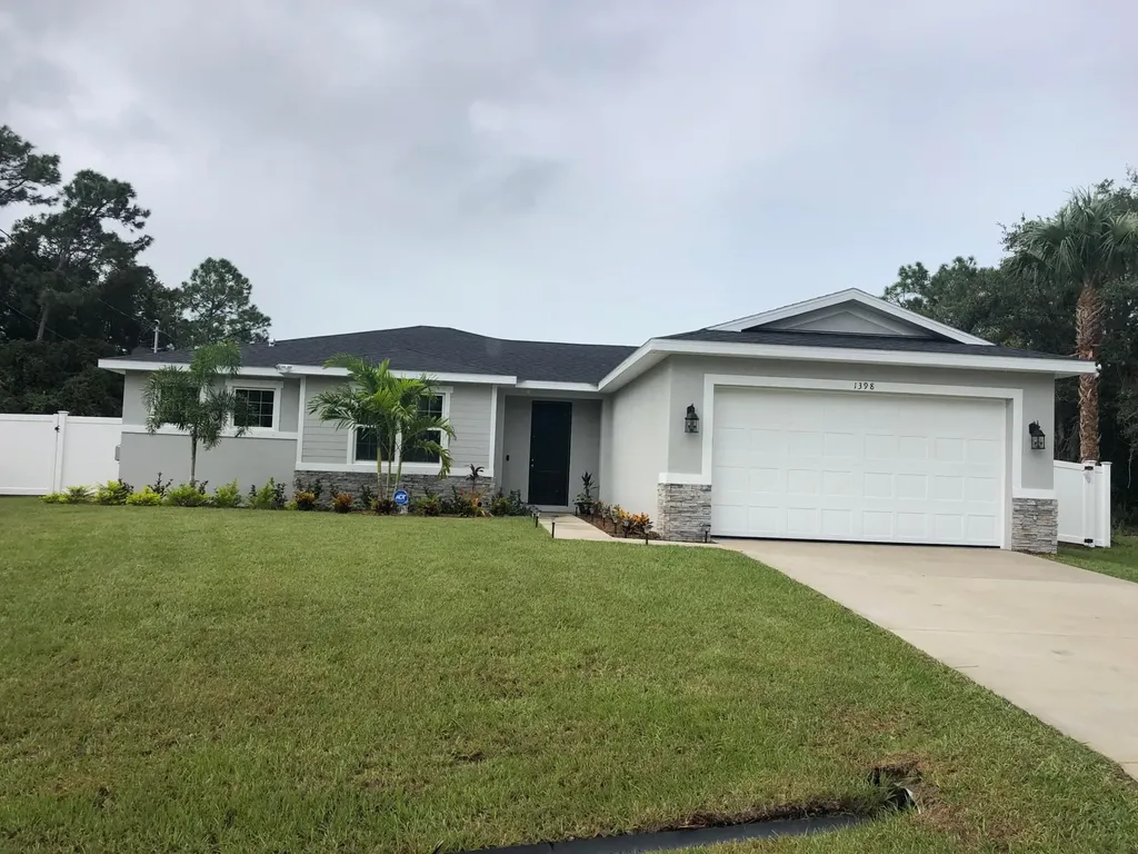 1492 SW Hunnicut Avenue Port St Lucie FL 34953
