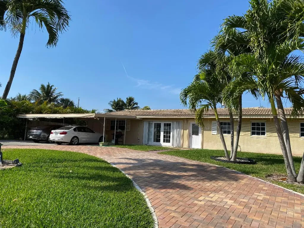 475 NE 37th Street Boca Raton FL 33431
