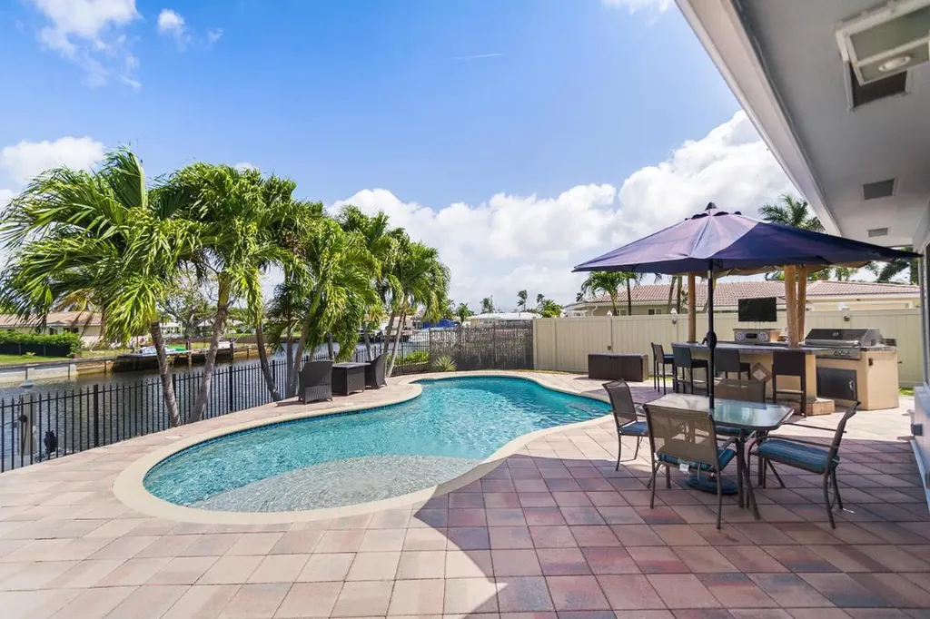 381 SE 3rd Court Pompano Beach FL 33060