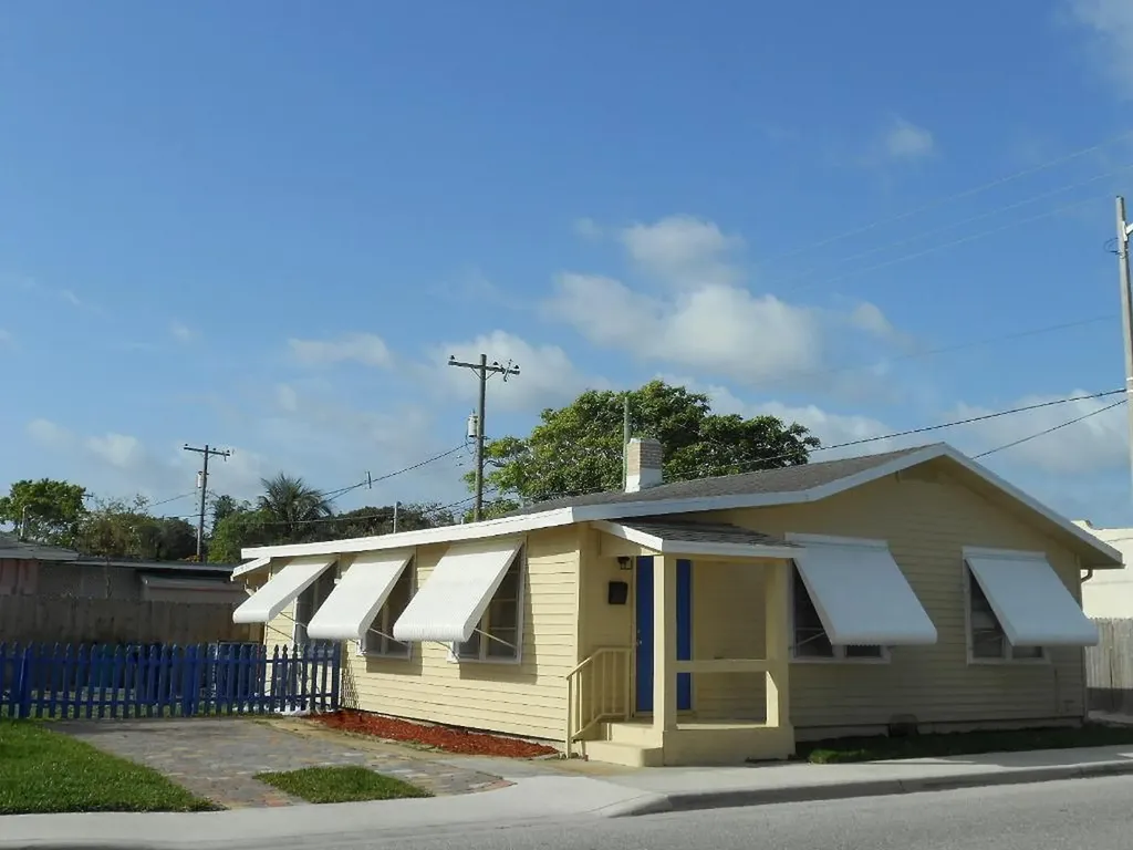 611 7th Avenue N Lake Worth Beach FL 33460