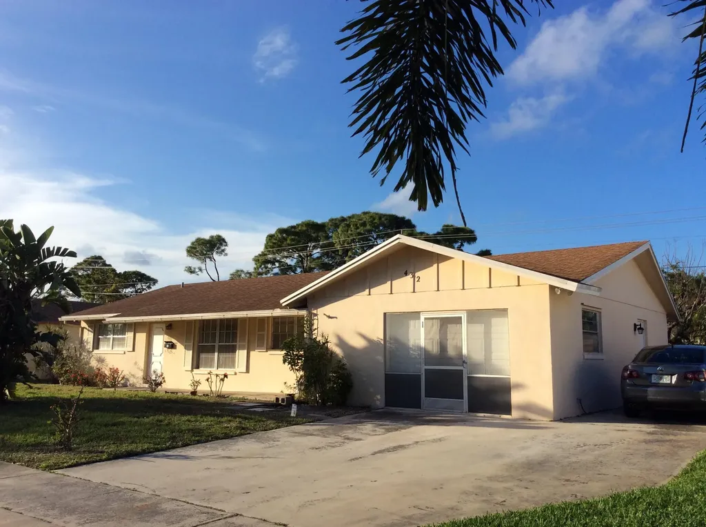 432 Alemeda Drive Palm Springs FL 33461