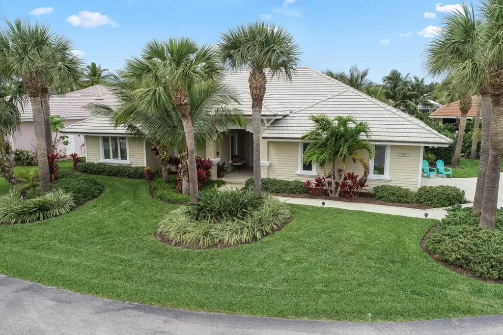 8223 SE Lagoon Drive Hobe Sound FL 33455