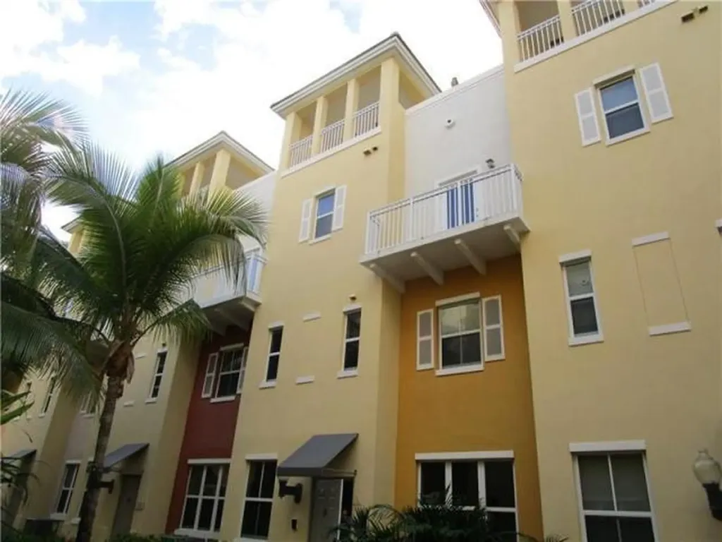 2320 Vintage Circle Lighthouse Point FL 33064