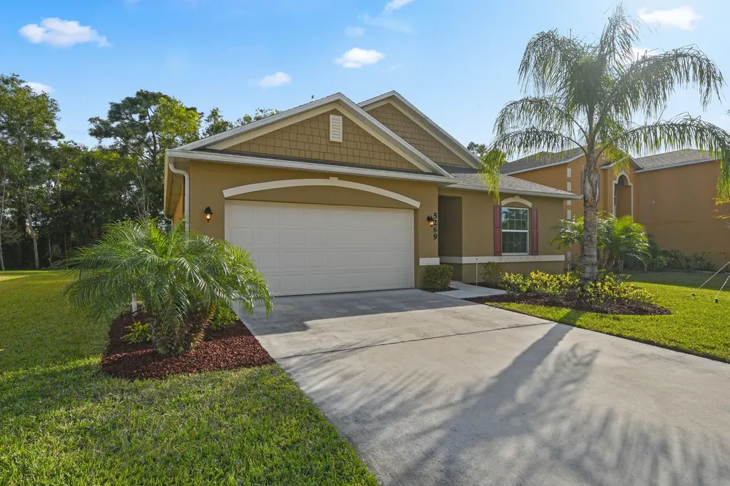 5269 NW Wisk Fern Circle Port St Lucie FL 34986