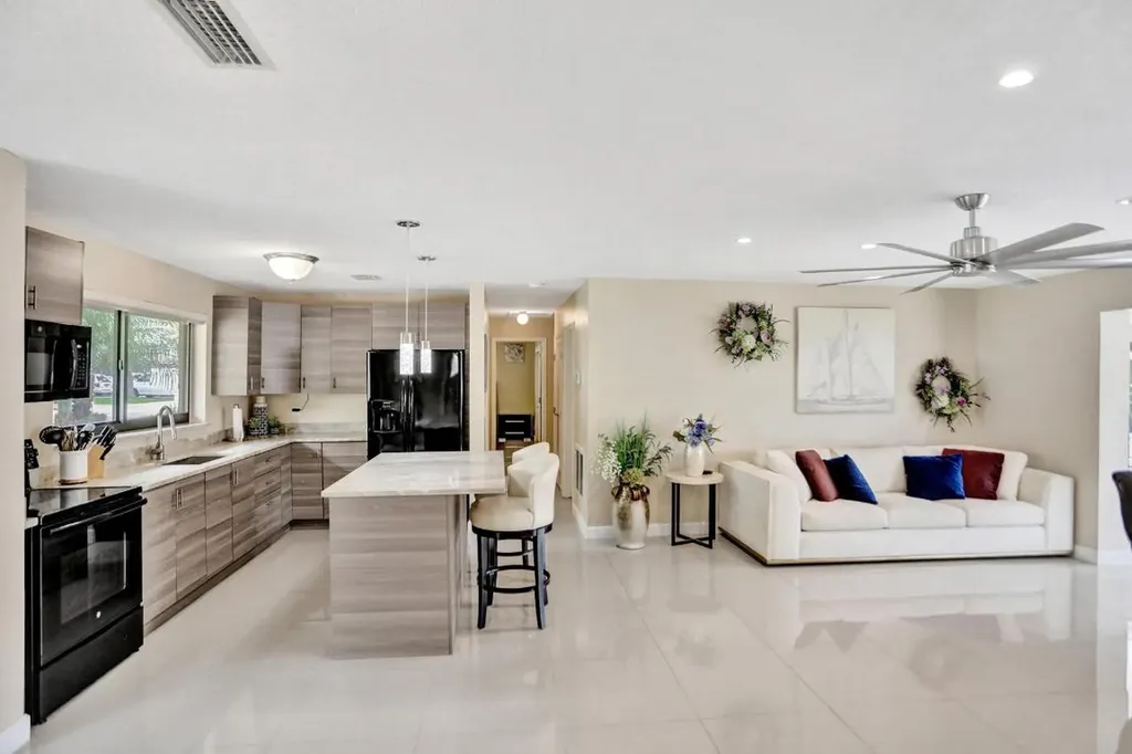 2610 NE 49th Street Lighthouse Point FL 33064