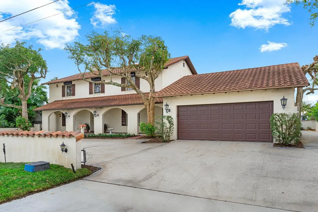 1071 Coral Way Riviera Beach FL 33404