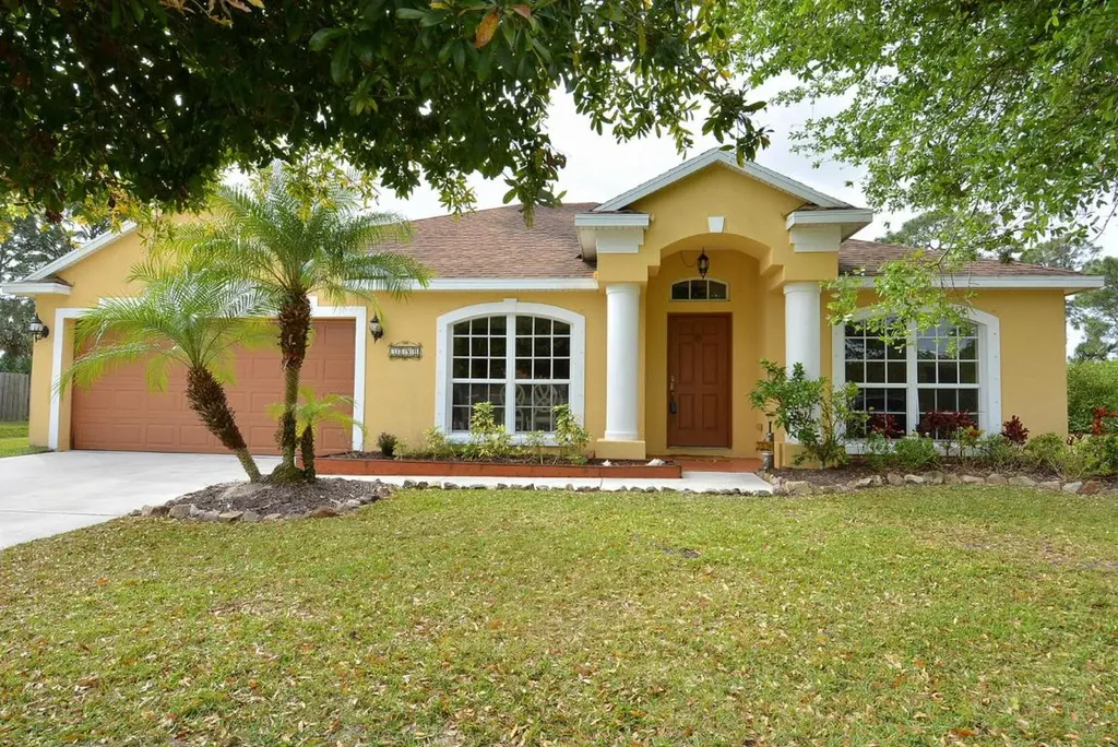 5890 NW Leghorn Avenue Port St Lucie FL 34986