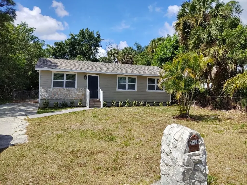 2211 N 44th Street Fort Pierce FL 34946