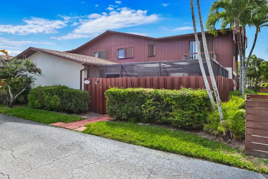 4583 Holly Lake Drive Lake Worth FL 33463