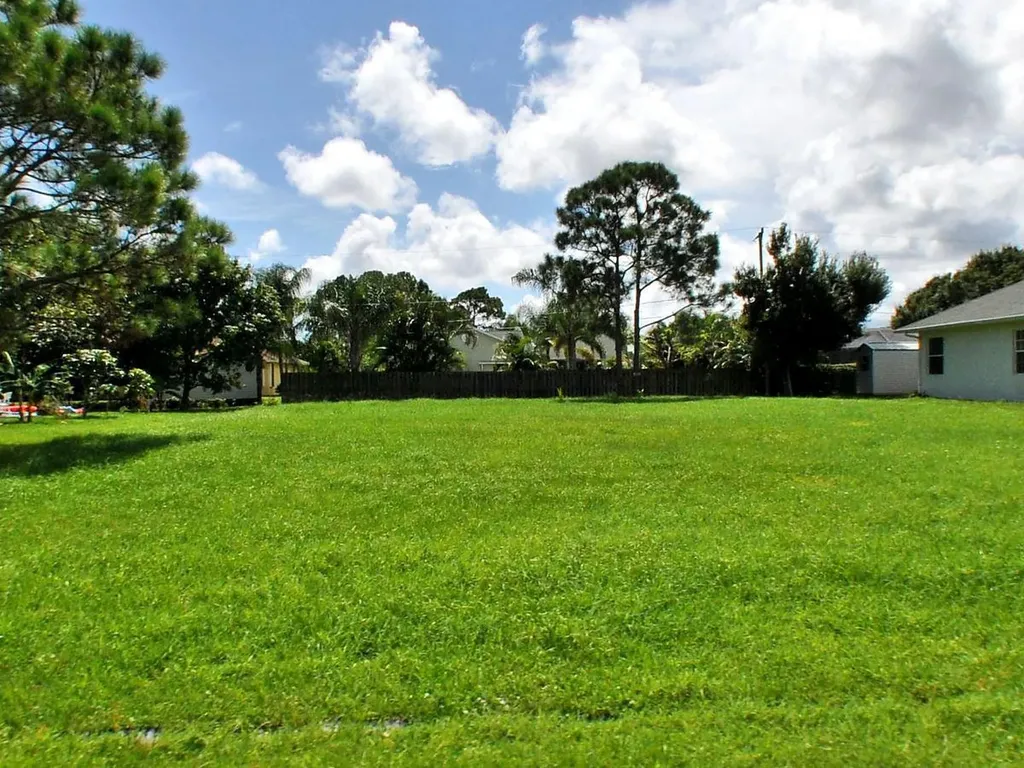 2372 SE Mariola Avenue Port St Lucie FL 34952