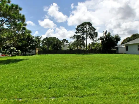 2372 SE Mariola Avenue Port St Lucie FL 34952
