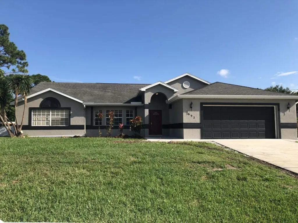 1692 SE Portillo Road Port St Lucie FL 34952