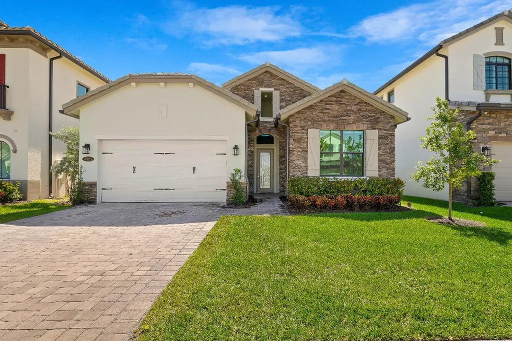 8523 Grand Prix Lane Boynton Beach FL 33472