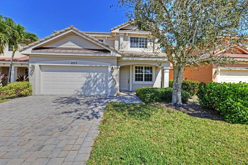 5777 SE Crooked Oak Avenue Hobe Sound FL 33455