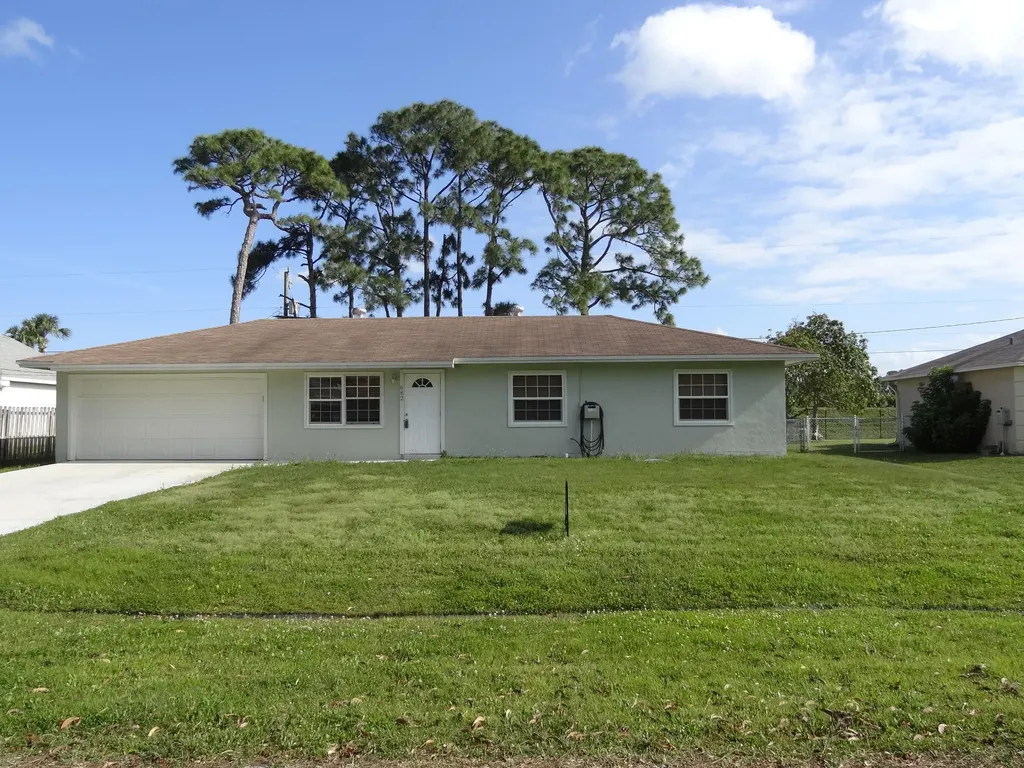 682 SE Karrigan Terrace Port St Lucie FL 34983