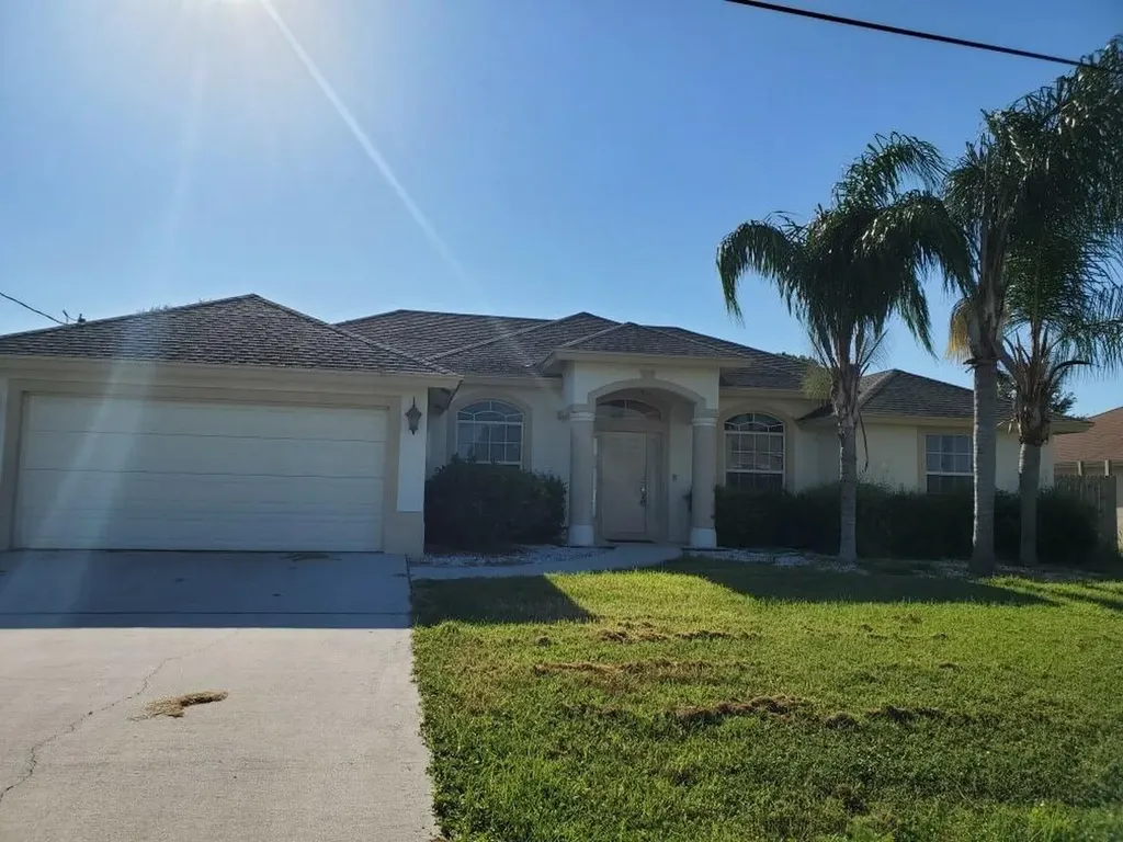 3933 SW Kamsler Street Port St Lucie FL 34953