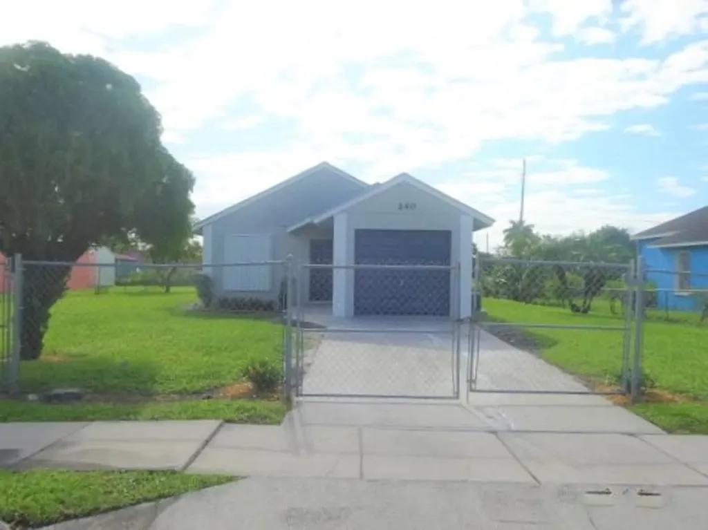 240 NW 10th Avenue South Bay FL 33493