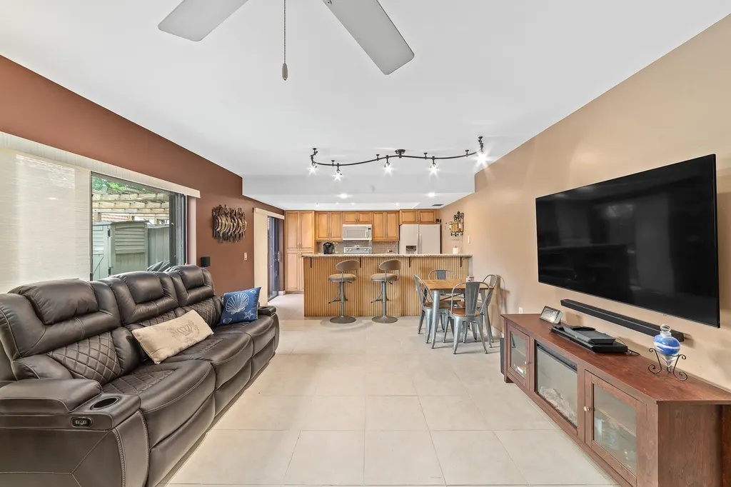 3003 30th Lane Greenacres FL 33463