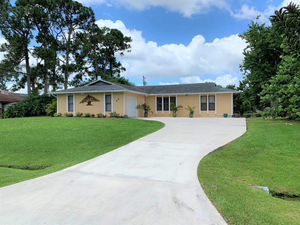 816 SE Kendall Avenue Port St Lucie FL 34983