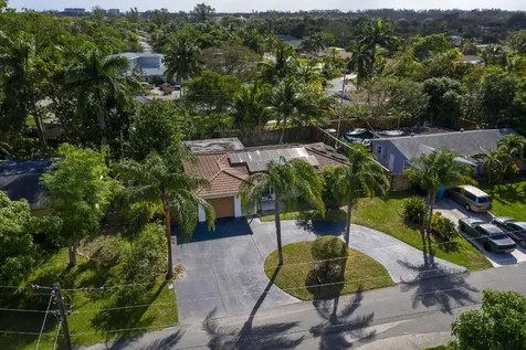2930 SE 1st Place Boynton Beach FL 33435