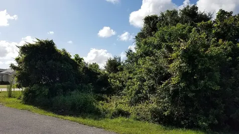 229 SE Duxbury Avenue Port St Lucie FL 34983