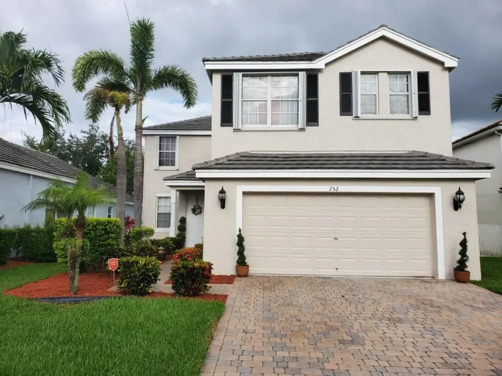 252 Kensington Way Royal Palm Beach FL 33414