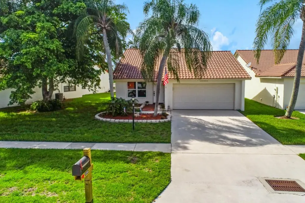 8350 Bonita Isle Drive Lake Worth FL 33467
