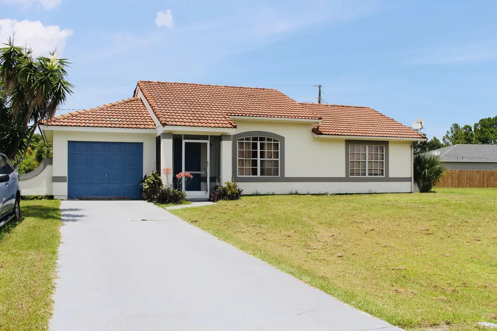 1009 SW Aswan Avenue Port St Lucie FL 34953