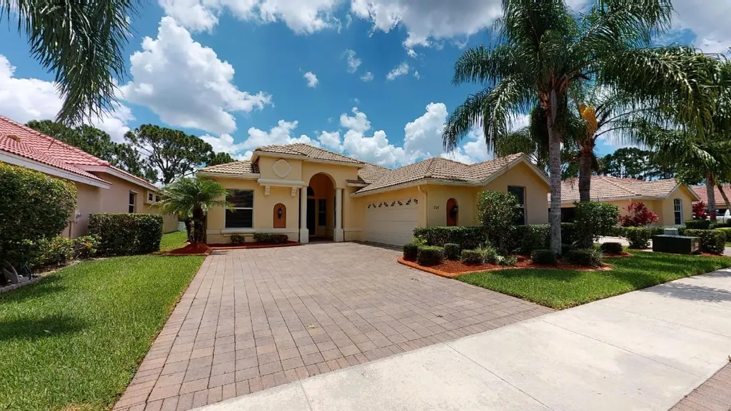 707 SW Great Exuma Cove Port St Lucie FL 34986