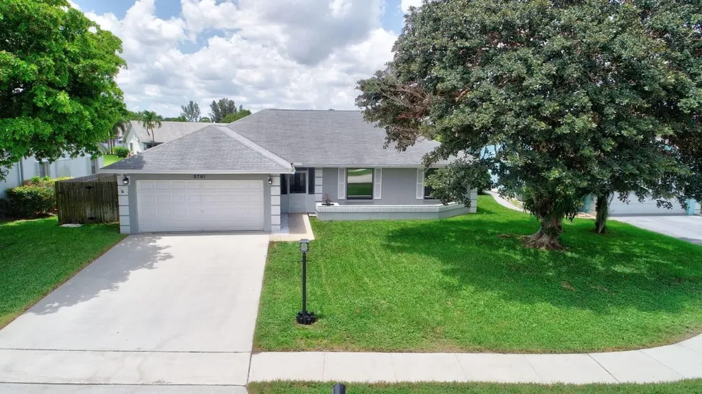 8761 Sand Lake Court Lake Worth FL 33467