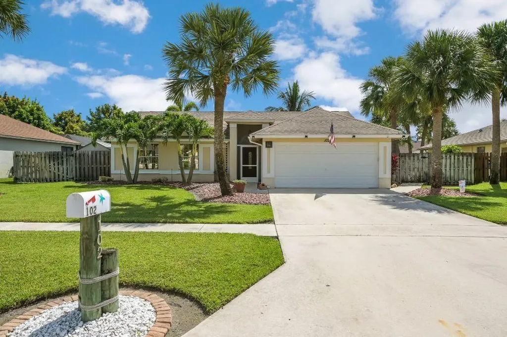 102 Knights Court Royal Palm Beach FL 33411