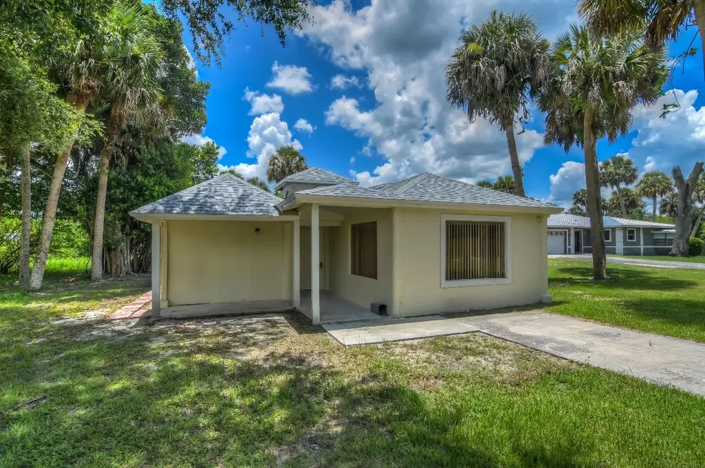 5003 El Nueva Avenue Fort Pierce FL 34946